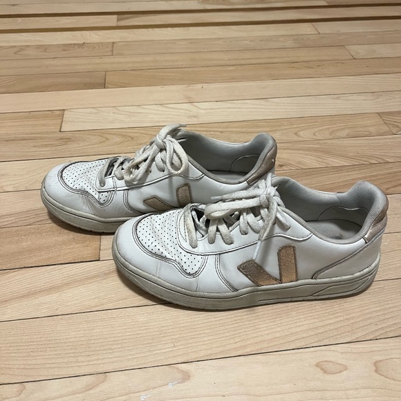 Veja V-10 leather sneakers - Picture 2 of 4